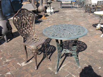 Resistenza di erosione stabilita dei mobili da giardino delle sedie della Tabella del patio antico del ghisa