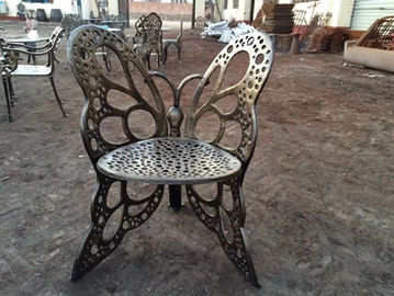 Tabella europea classica del ghisa e mobilia di alluminio del patio delle sedie